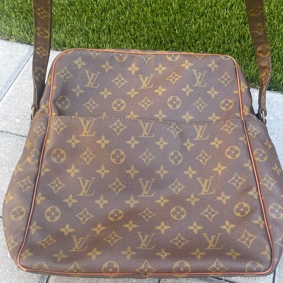 Authentic Louis Vuitton Vintage Monogram Canvas Marceau GM Messenger Bag - Picture 12 of 13